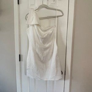 New TCEC White Tie Shoulder Dress Size Medium